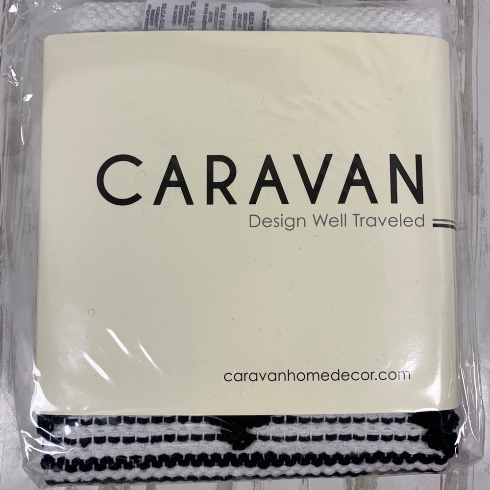 NWT Caravan Diamond Woven Rug Boho B&W 34”x21”